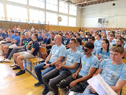 Dan emocija i uspomena – oproštaj naših maturanata